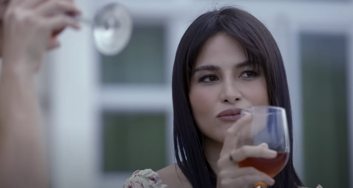 kowalerts's tweet photo. ELISSE PLAYS ZANJOE’S FIERY EX-GIRLFRIEND IN “DIRTY LINEN”
Elisse Joson is spicing up Aidan’s (Zanjoe Marudo) love life as she plays his fiery ex-girlfriend in ABS-CBN’s revenge drama “Dirty Linen,” which airs weeknights on Kapamilya Channel, A2Z, and TV5.
Sophie Madrigales (Elisse) will charm her way back into Aidan’s heart in a desperate attempt to win him back. Sophie’s return will serve as a major threat to Mila (Janine Gutierrez), who has been slowly seducing Aidan and successfully gaining his trust so that she could exact her revenge against his family.
Mila will now have to step up her game in luring Aidan into her trap or else Sophie might just ruin all of her plans against the Fieros.
In an interview on “Kapamilya Chat” recently, Elisse shared her excitement to be cast in the series alongside award-winning actors.
“I was really excited kasi ang tagal ko ding hindi gumawa ng teleserye. Nandoon ‘yung gustong-gusto kong magtrabaho ng panibagong gagampanan. ‘Yung kaba rin is always going to be there pero ‘yung kabang masaya,” said Elisse.
She also teased viewers to watch out for more shocking revelations as her character’s dirty secrets slowly unfold throughout the series.
“There’s so much more in Sophie na magugulat kayo. I’m excited to watch din kung paano mag-uunfold ‘yung story ni Sophie, kung ano ‘yung dala niyang bagsik,” she said.
Witness the gripping tale in “Dirty Linen” on weeknights at 9:30 PM on Kapamilya Channel, A2Z, TV5, iWantTFC, and Kapamilya Online Live on ABS-CBN Entertainment’s YouTube channel and Facebook page. Viewers who use any digital TV box at home such as the TVplus box only need to rescan their device to be able to watch “Dirty Linen” on TV5 and A2Z. The show is also available to viewers in and out of the Philippines on iWantTFC, while viewers outside of the Philippines can watch on The Filipino Channel (TFC) on cable and IPTV.