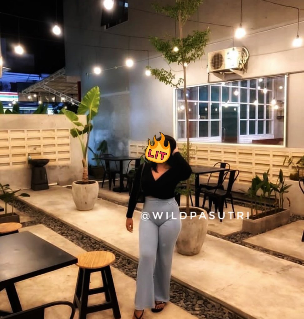 wildpasutri's tweet photo. Enjoying the night 😍 https://t.co/4XeTKe34ab