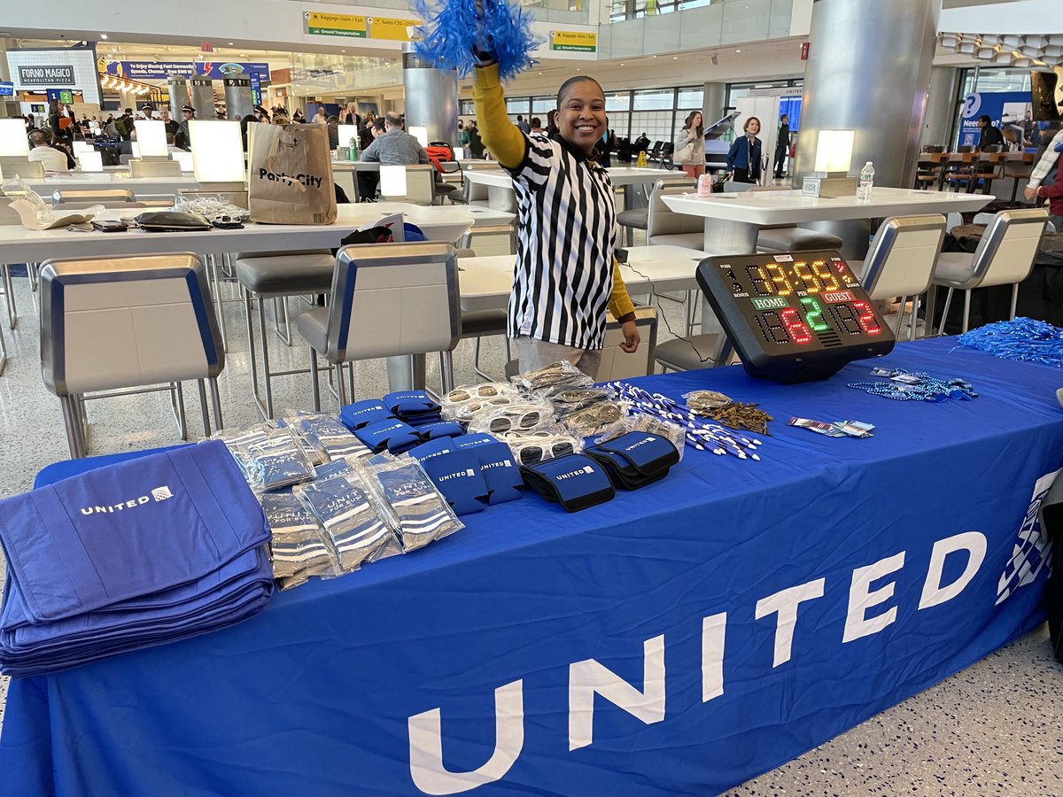 Celebrating the Big Shot with ⁦⁦@united⁩ MileagePlus customers ⁦@EWRairport⁩. Go EWR! ⁦@dongaines11⁩ ⁦@MalkowskiAneta⁩ ⁦@laxdad99⁩ ⁦@rodney20148⁩ ⁦@ljojo⁩ ⁦@csarkari⁩ ⁦@Jordan_Bykowsky⁩ ⁦@weareunited⁩