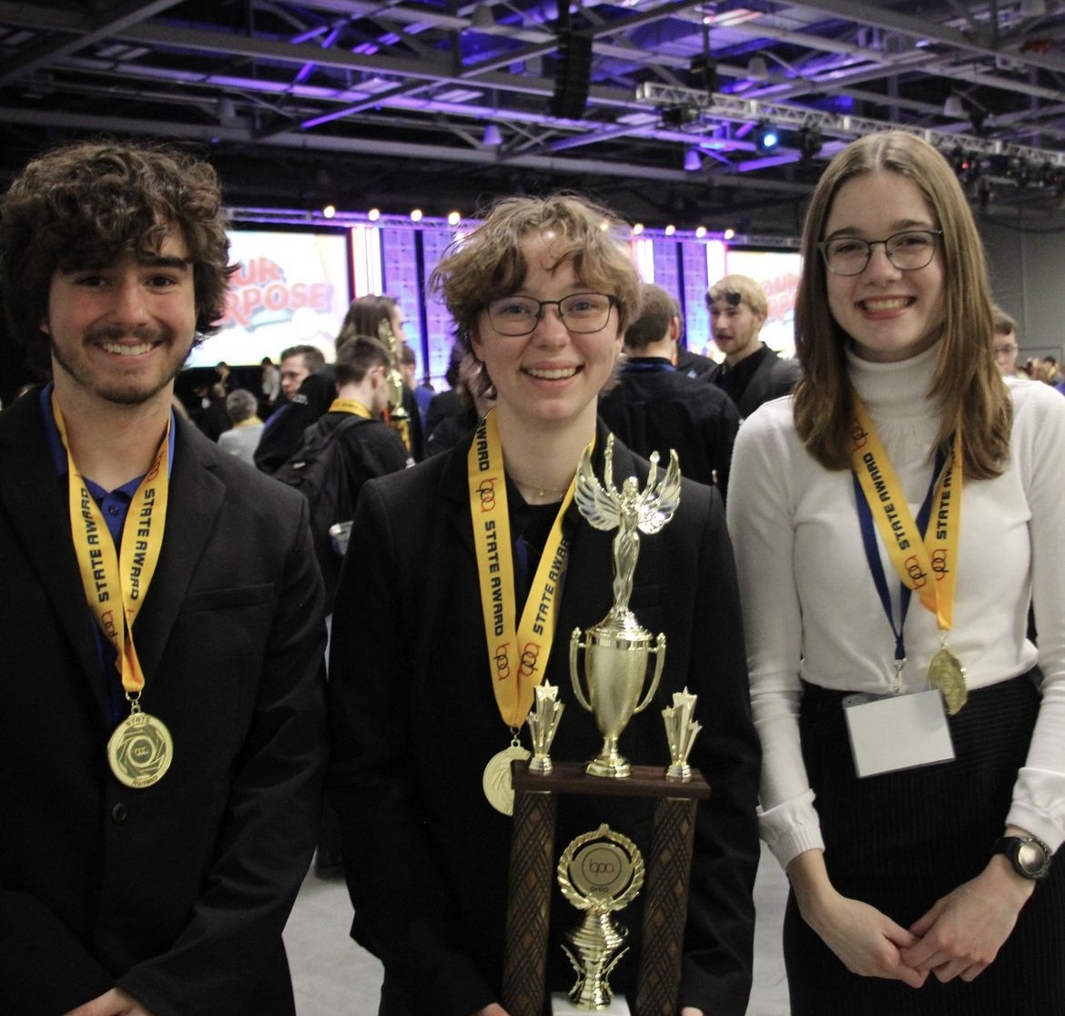 Congratulations✨ EFCTS Multimedia satellite program PHSN students Will Meyer, Ella Cox, and Emma Nowlin Their team earned 1st place 🏆 in Website Design at states. Read more ➡️ tinyurl.com/mueky5ux #PLSDProud