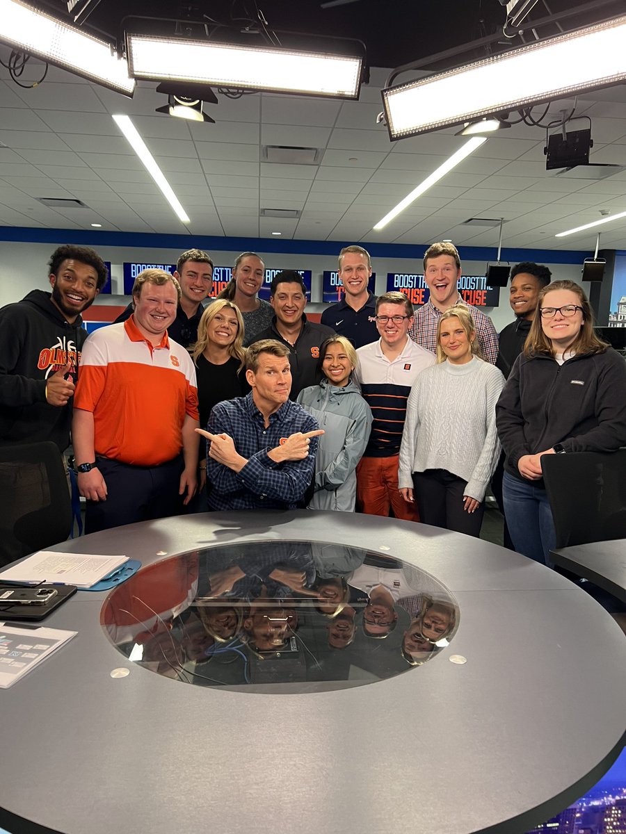 MOConnor__'s tweet photo. Still can’t believe I had the privilege of meeting AND working with my idol, @ScottHanson for #BoostCuse
Thank you again to @kimincuse @cvelardi and @NewhouseSports for the incredible opportunity!
Go Orange!🍊 https://t.co/MX1FToAzd4