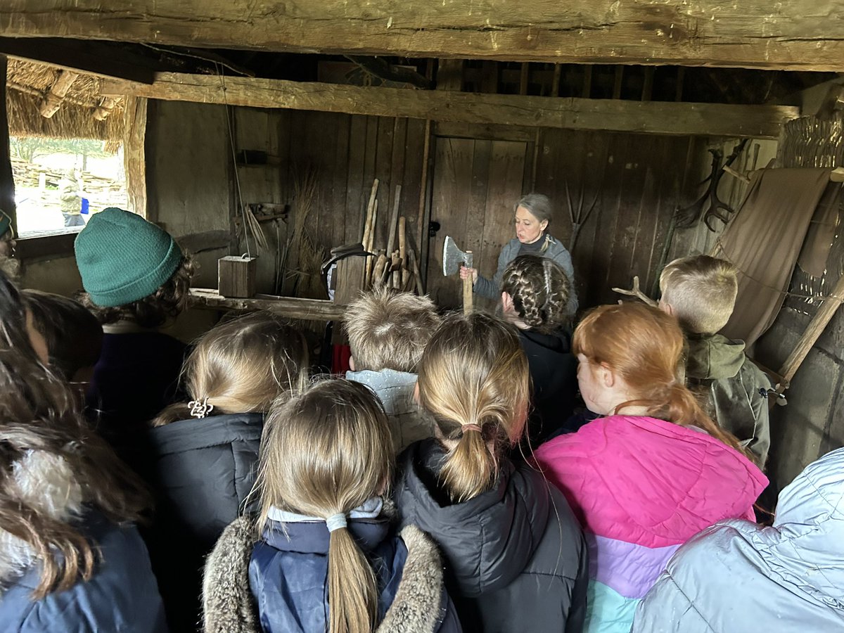astley_primary5's tweet image. Penguins have been having THE BEST day at @WestStowNews learning all about the Anglo Saxons @Astley_Primary #welovehistory #learninglanguages #artefacts