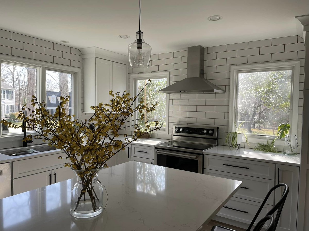 graniteorlando2's tweet image. RT  Always a great team effort working with Tina Robinson Design .. Loving the way this project turned out! Such a beautiful, bright, modern look! #kitchen #remode…