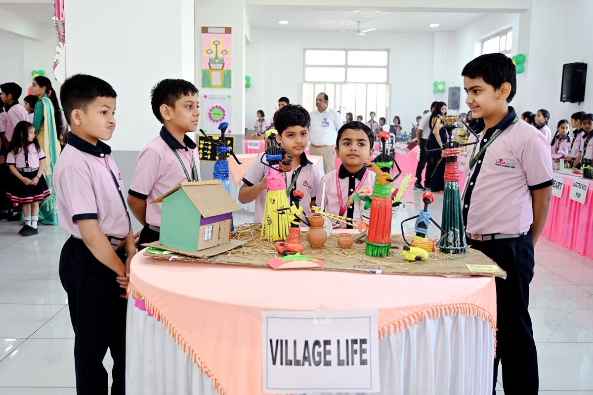 Prince_Eduhub's tweet photo. #Prince_Lotus_Valley
#Call_Now :9610302222
“ Essence Embellishment Carnival “, an exhibition outlined and created by the aspirants of PRINCE LOTUS VALLEY, which was inaugurated by the esteemed chairman of Prince Edu Hub Dr Piyush Sunda,
#Medals #Certificates #Results #Exhibitio https://t.co/Qset65C4oI