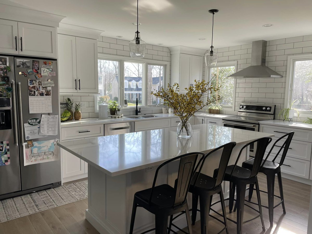 graniteorlando2's tweet image. RT  Always a great team effort working with Tina Robinson Design .. Loving the way this project turned out! Such a beautiful, bright, modern look! #kitchen #remode…