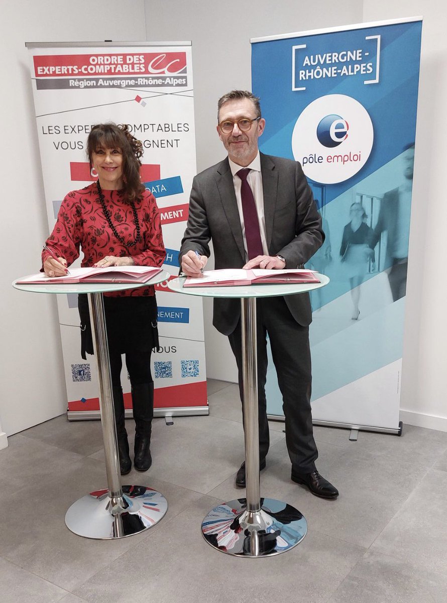 ✍️ Signature ce jour d'une convention partenariale entre <a href="/CROECAURA/">OEC AURA</a> et @poleemploi_ara 

Objectif : promouvoir l’accès à l’#emploi et répondre efficacement aux besoins de #recrutement des cabinets d’expertise comptable sur la région 
#TousMobilisés #AvecPôleEmploi
<a href="/CSOEC/">CNOEC 🚀</a>