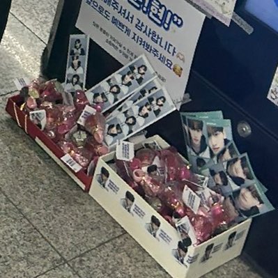 junhyeontwt's tweet photo. junhyeon visited his ad with 2 boxes of candies (each one individually wrapped with a note), took a bunch of 4cuts and filmstrips so that there’s plenty for everyone, and wrote a long letter like can you not love him ㅠㅠ https://t.co/hQVbHb52v7