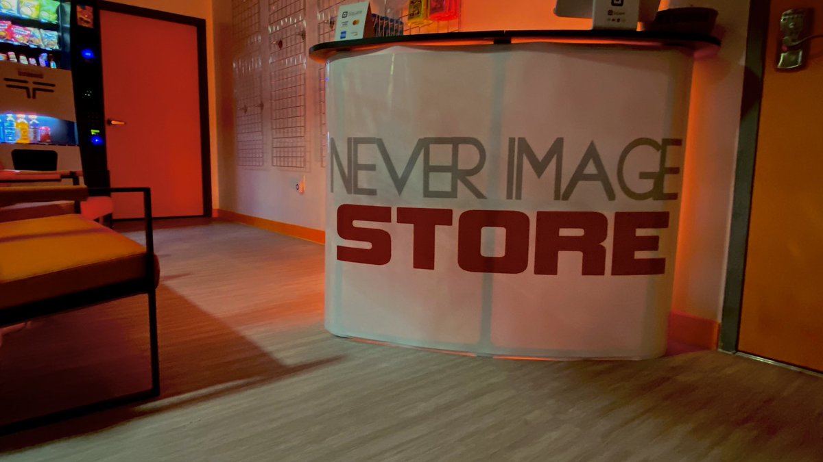 NeverImage Store tweet media