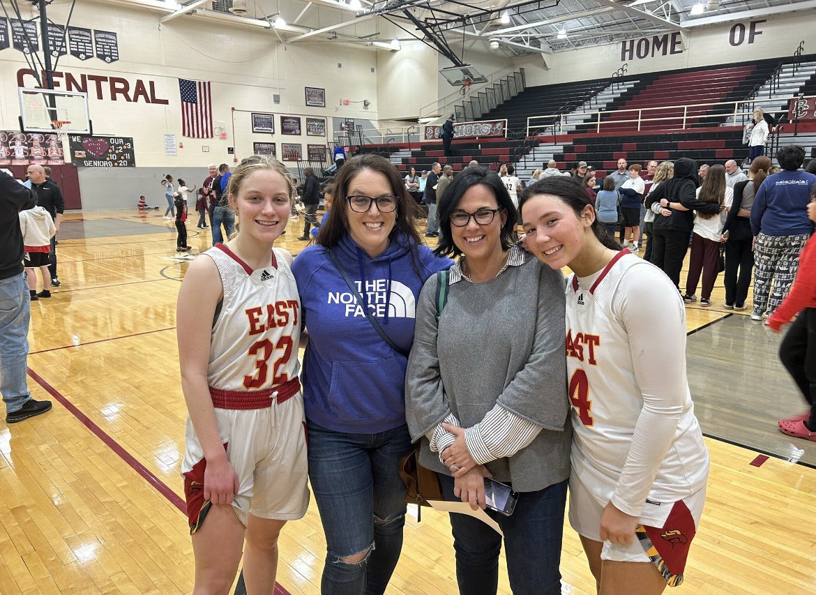 LadyChargersBE's tweet image. @lloganortega and @LillyRe77174297 represented our program last night in the 6th vs 7th all star game! We loved watching them on the court together one more time!! #whoyourollingwith #itsasisterhood #BEALLIN ❤️🏀