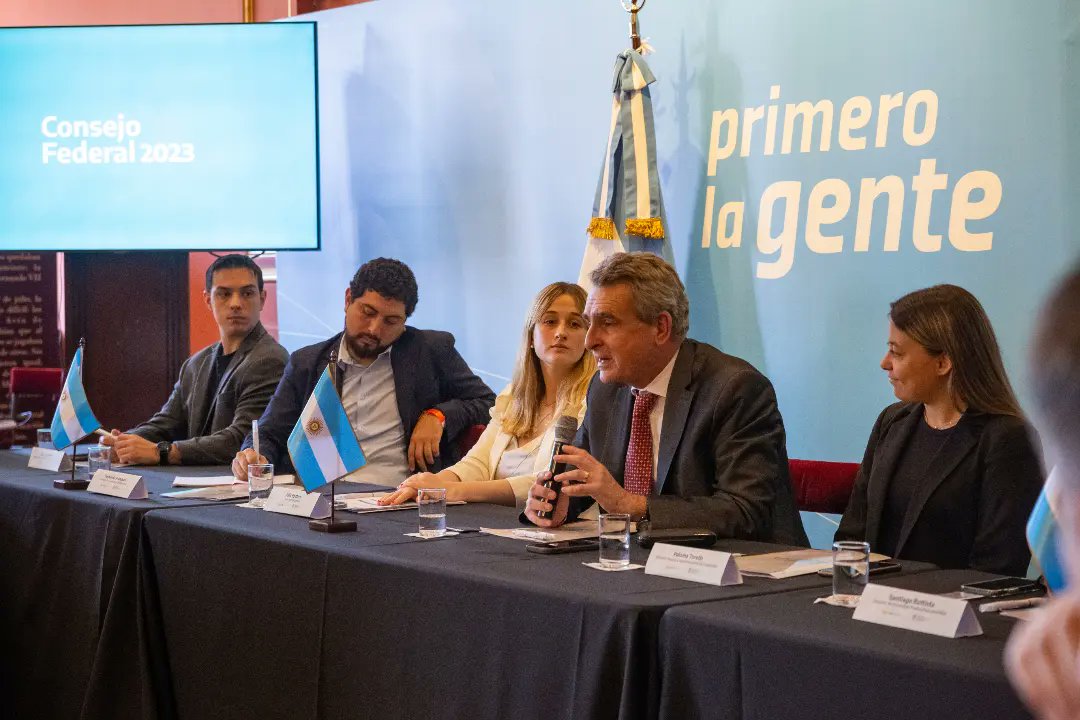ayelenlopez's tweet photo. Participamos del  Primer Consejo Federal de Juventudes 2023 , donde nos encontramos, junto la Directora Ejecutiva del Instituto Nacional de Juventud @JuliaEpstein_ y  @RossiAgustinOk, jefe de Gabinete de la Nación, (+) https://t.co/vyF2ONAQcR