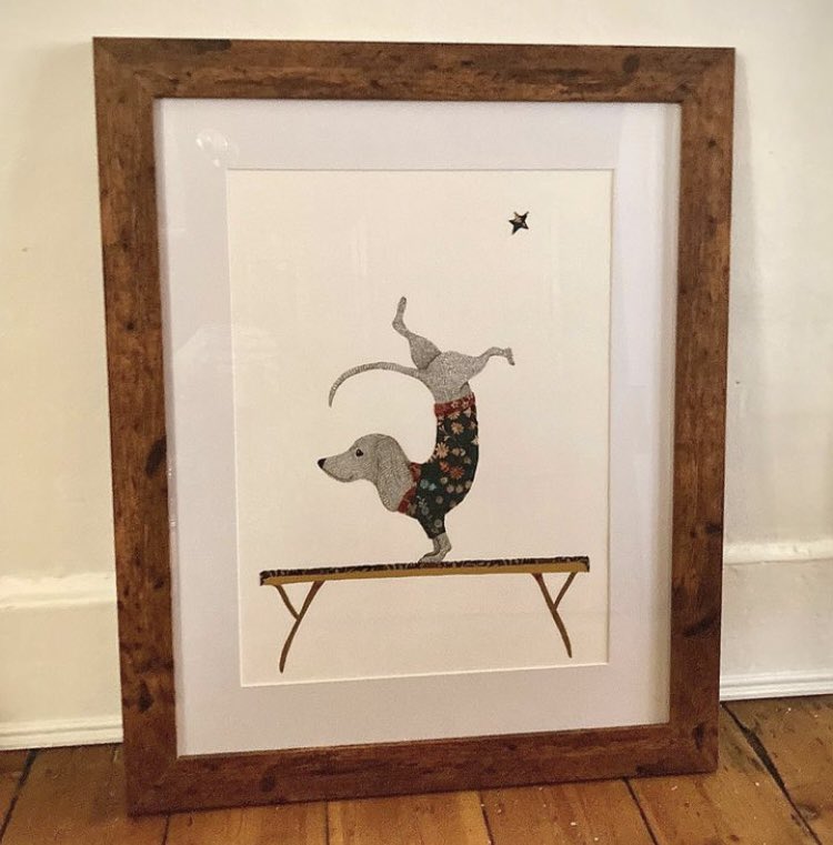 batswearblack's tweet photo. ‘Sausage Gymnastics’🙂
©️batswearblack
Commissioned work.
#sausagedog #dachshund #tekkel #dachshundsofinstagram #dachshundart #sausagedogcentral #dachshundportrait #gymnastics #gymnast #gymnastlife https://t.co/UVur1ZXRN6