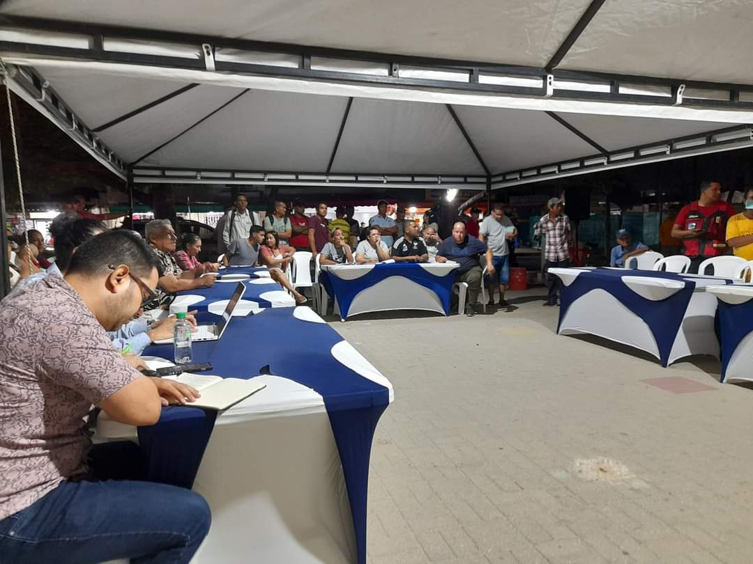 JairfalsS's tweet photo. Gracias a Dios, a la @alcaldiabquilla @alfrecarbonell oficina @adis  en cabeza de @albertosalah  ayer nos ratificaron fecha de  inicio para el  arreglo del parque y chancha del barrio la pradera, esta programado para después de semana santa. https://t.co/qHe4bPCbx4