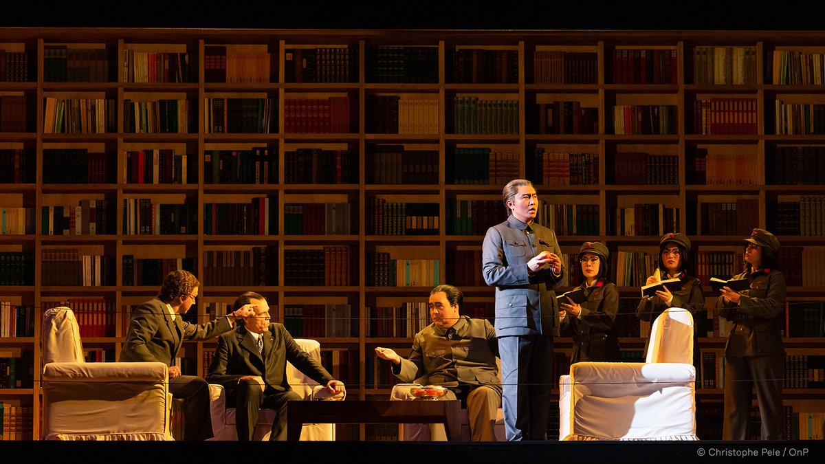 operadeparis's tweet photo. #NixoninChina
Ne manquez pas l'œuvre de John Adams à l'Opéra Bastille jusqu'au 16 avril avec @thomashampson, @ReneeFleming, Xiaomeng Zhang, @TenorMyers, Joshua Bloom et @Kathleen_Kim. 
https://t.co/UA9wDweGDy https://t.co/Cjc7Vtov1w
