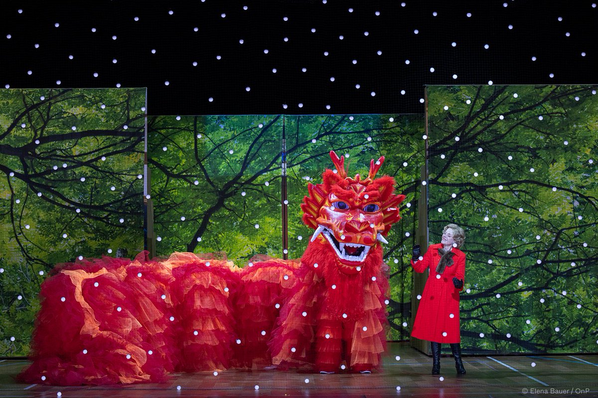 operadeparis's tweet photo. #NixoninChina
Ne manquez pas l'œuvre de John Adams à l'Opéra Bastille jusqu'au 16 avril avec @thomashampson, @ReneeFleming, Xiaomeng Zhang, @TenorMyers, Joshua Bloom et @Kathleen_Kim. 
https://t.co/UA9wDweGDy https://t.co/Cjc7Vtov1w