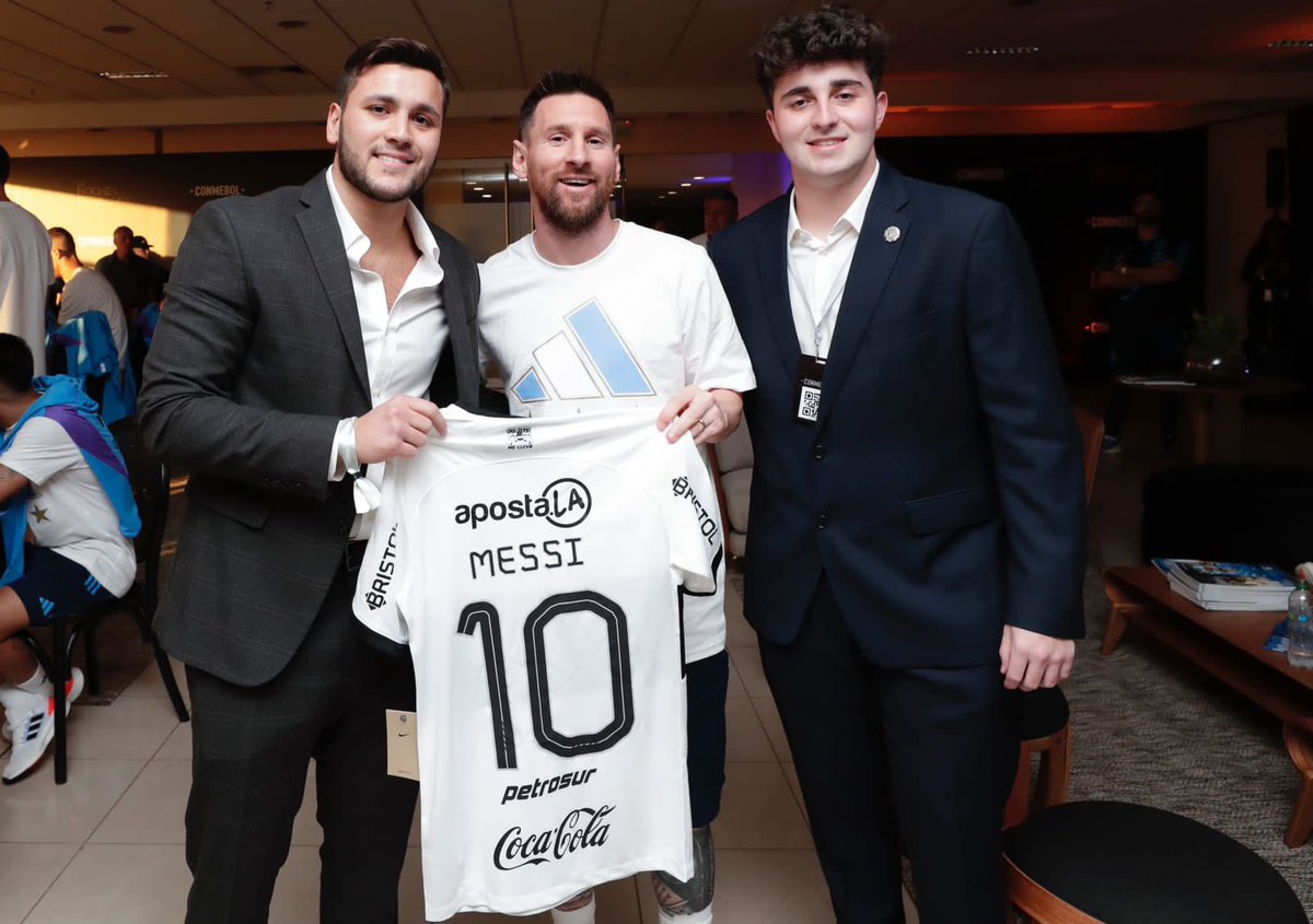 Ante la lesión de su delantero Derlis González el Club Olimpia hizo una contratación de tamaño grandeza como su club lo amerita.

En breve se darán la presentación del nuevo 10 del <a href="/elClubOlimpia/">Club Olimpia</a> viene a jugar y ganar la que le falta.

Bienvenido Leo Messi al Club Olimpia