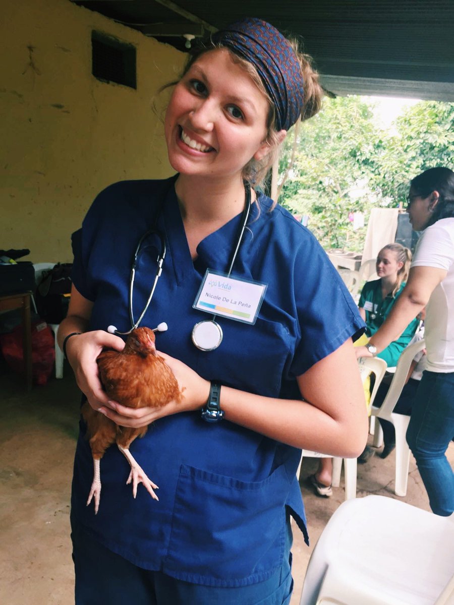 MayoNsgyRes's tweet photo. #MeetNewIntern @nm_delapena Nicole is originally from Albuquerque, NM and grew up in a Mexican-American family. She has five brothers and is the first person in her immediate family to go to medical school. https://t.co/Mpyaux9jSn