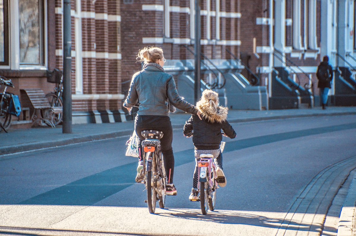 A century of male dominated planning has resulted in streets shaped for one purpose: the commute to work.

Only when cities start taking into account the many other “care trips” residents take in the day do they become more inclusive and gender equitable.

issuu.com/islandpress/do…