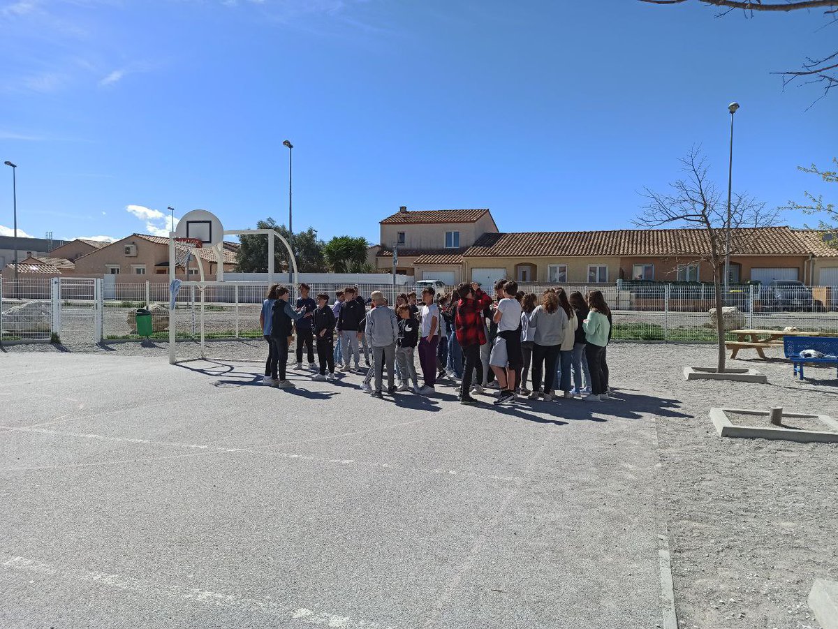 LaBressola's tweet photo. 😃 Aqueixa setmana, els alumnes de quarta del Col·legi La Bressola - Pompeu Fabra acullen l'alumnat de l'IES Joan Maria Thomas de Palma, a Mallorca. Emprés de 3 anys, el col·legi ha recuperat els intercanvis i la mainada és molt emocionada!
#ElSoler
#LaBressola
#CatalunyaNord https://t.co/t4QX6GUKNQ