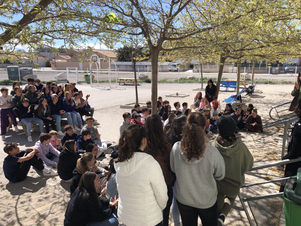 LaBressola's tweet photo. 😃 Aqueixa setmana, els alumnes de quarta del Col·legi La Bressola - Pompeu Fabra acullen l'alumnat de l'IES Joan Maria Thomas de Palma, a Mallorca. Emprés de 3 anys, el col·legi ha recuperat els intercanvis i la mainada és molt emocionada!
#ElSoler
#LaBressola
#CatalunyaNord https://t.co/t4QX6GUKNQ