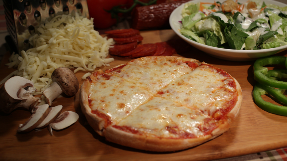 A personal-sized pizza or pizza bread from Avanti's is the perfect lunch option. Especially when you can put up to 7 of your favorite pizza toppings on top! Order today at avantispeoria.com