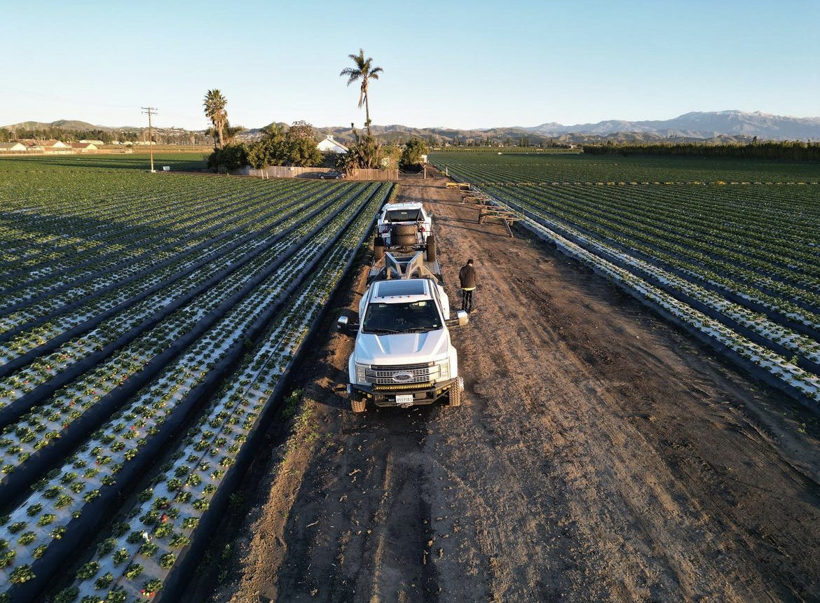 The sun is shining for #TrailerTuesday ☀️ Heavy Holloway is out in beautiful California puttin' in some work with the #DiamondC 👏 #HotShot #DoWork #FMAX #EngineeredBeam