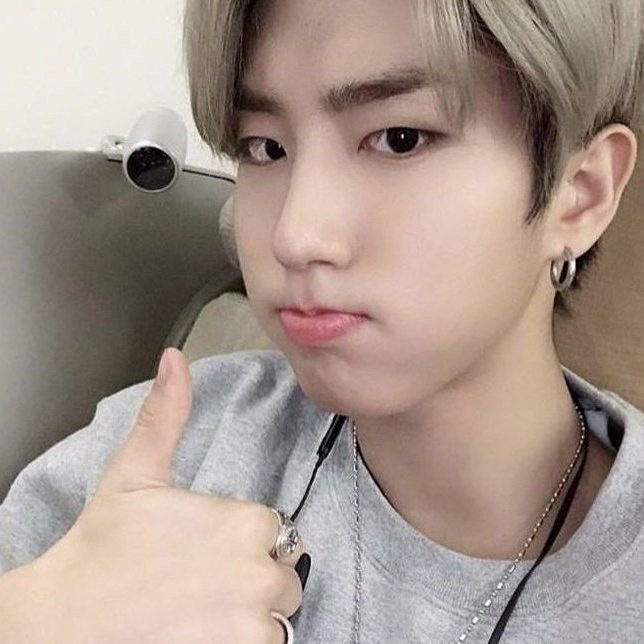 1linosaurus's tweet photo. #minsung!au джисон боится всего на свете, а минхо просто хотел вернуть ему кошелек https://t.co/wMFvIg2RgE