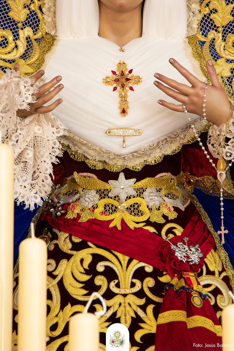 soberanoalcala's tweet photo. María Santísima luce su saya y manto de salida, toca de sobremanto de Ntra. Sra. del Rosario Doloroso cedida por la Hermandad de San Pablo de Sevilla, estrena tocado de tul rematado con punto de aguja del siglo XIX, también el pañuelo regalado por su Cuadrilla de Costaleros. https://t.co/nxXhmyhIPt