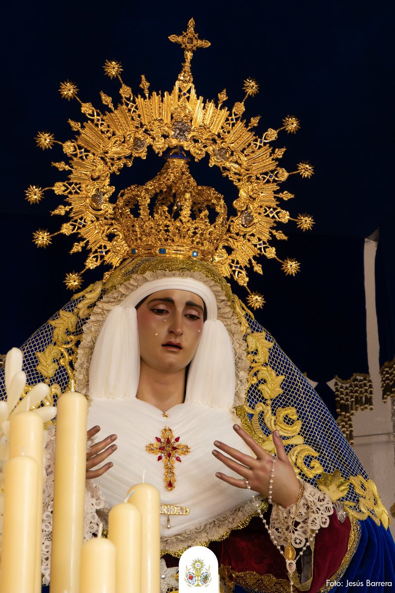 soberanoalcala's tweet photo. María Santísima luce su saya y manto de salida, toca de sobremanto de Ntra. Sra. del Rosario Doloroso cedida por la Hermandad de San Pablo de Sevilla, estrena tocado de tul rematado con punto de aguja del siglo XIX, también el pañuelo regalado por su Cuadrilla de Costaleros. https://t.co/nxXhmyhIPt