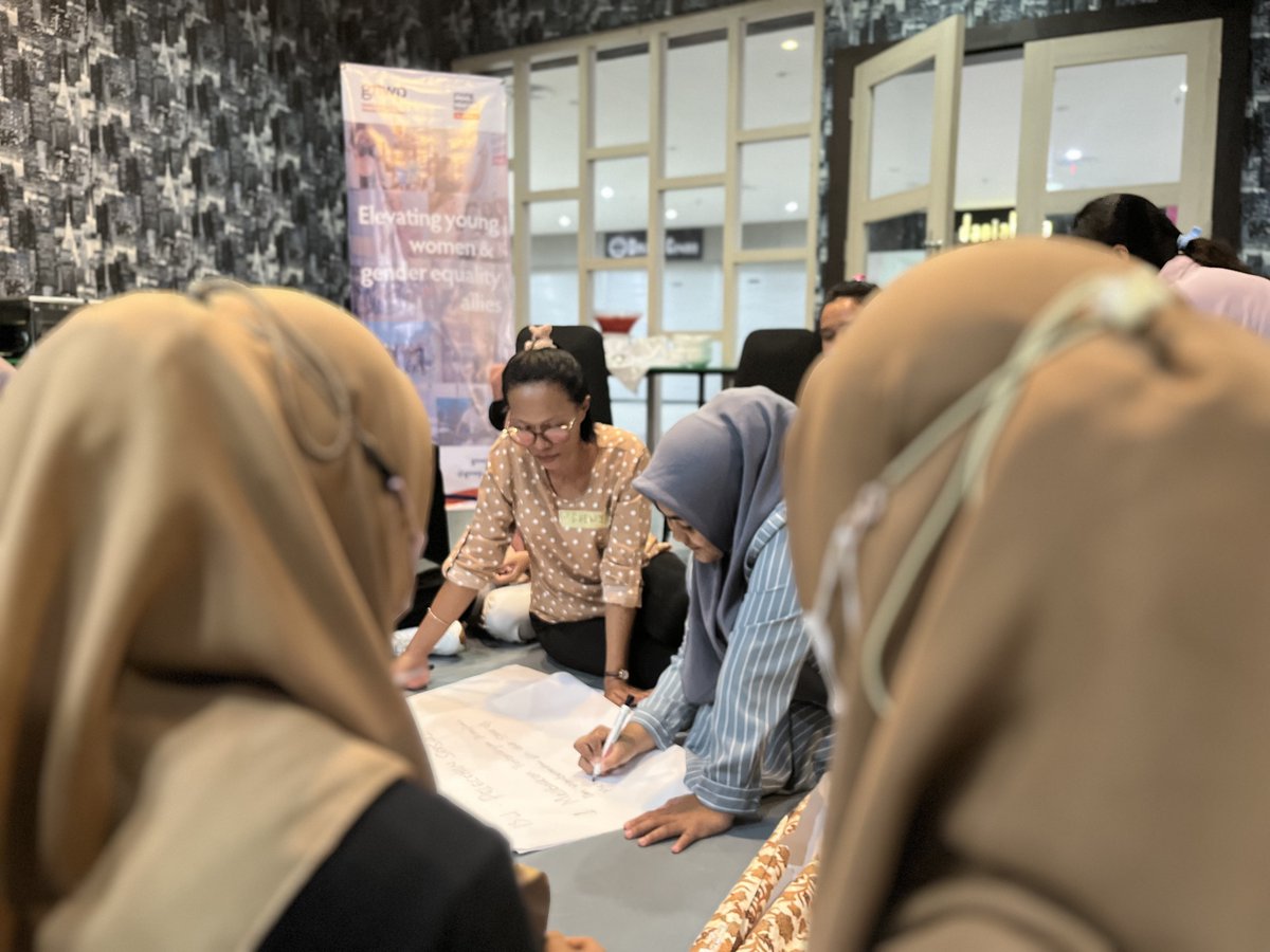 gnwp_gnwp's tweet photo. GNWP was in Indonesia🇮🇩
With @WomenPeaceSec support, @AMAN_Indonesia & GNWP:
✅Advocated & promoted synergies between #WPS, #YPS + HA
✅Met with strategic partners in the region
✅Learned from the work of our Girl Ambassadors for Peace (#GA4P)
🧵w/ highlights from our visit⬇️ https://t.co/475qbxjmP9