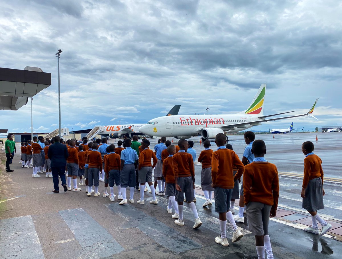 RwandaAirports's tweet photo. We just received 110 pupils & teachers from Ecole Saint Jean Paul II de #Mbugangali in @RubavuDistrict
These primary 5 and 6 students had a blast touring Kigali International Airport & checking out the planes. We're thrilled to see young learners exploring the world of aviation. https://t.co/OuhHU4v8SE