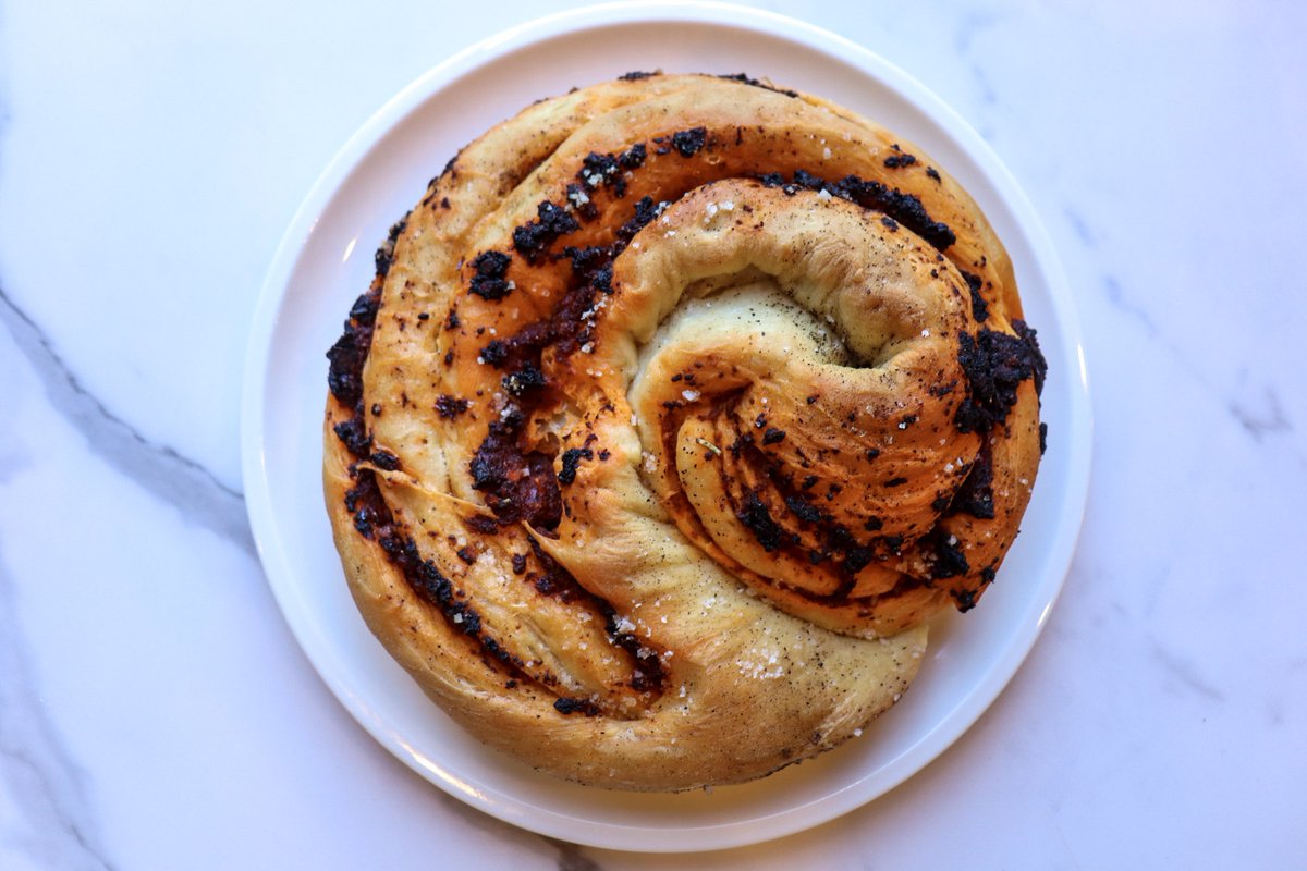 EllisJBaker's tweet photo. There's nothing like the smell of freshly baked bread. Come get a loaf (or two) from my bakery.
#bakery #bakerygoods #ellisbaker #baker https://t.co/cYH6EupANF