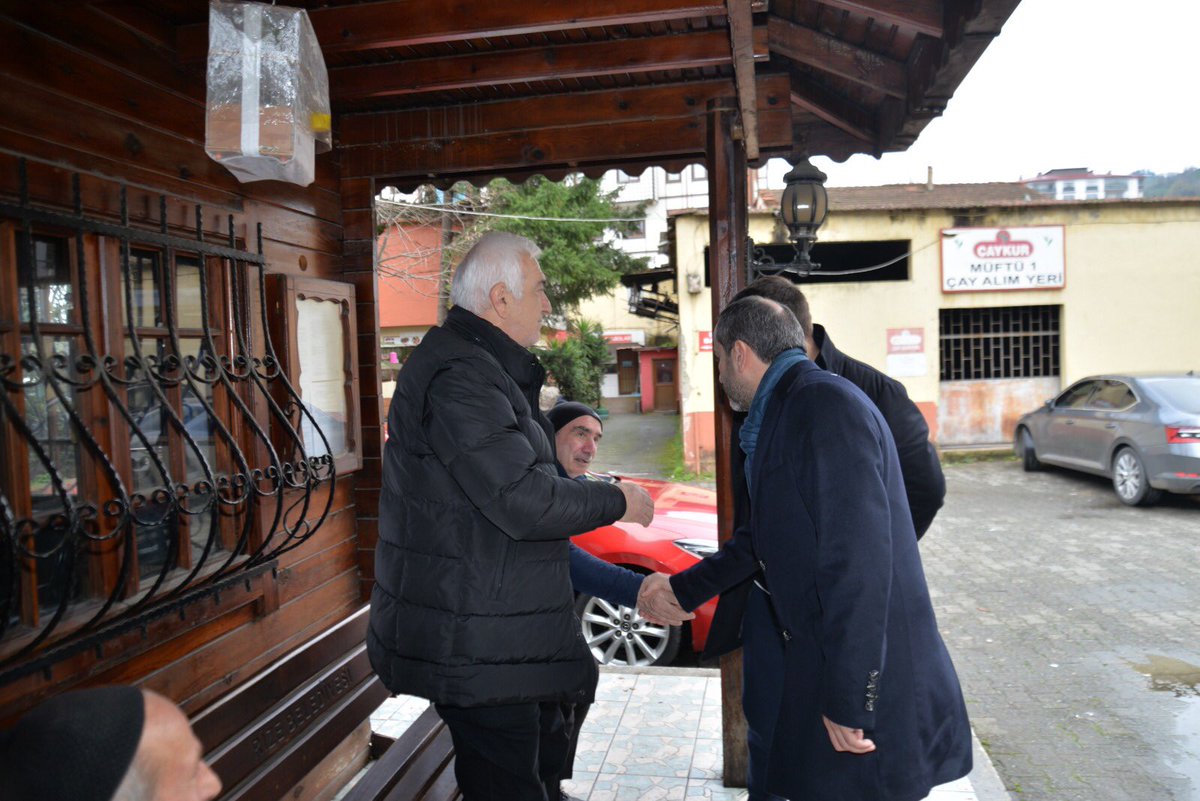 Kıymetli esnaf kardeşlerimizi ziyaret etmeye devam ediyoruz. Sahadan, sokaktan aldığımız enerji bizleri ziyadesiyle mutlu ediyor, bütün esnaflarımız için helalinden bol kazanç ve bereket diliyorum.

#rize #akparti #TürkiyeYüzyılı
<a href="/RTErdogan/">Recep Tayyip Erdoğan</a> <a href="/Akparti/">AK Parti</a> <a href="/AKGMTeskilat/">AK Parti Teşkilat Başkanlığı</a>