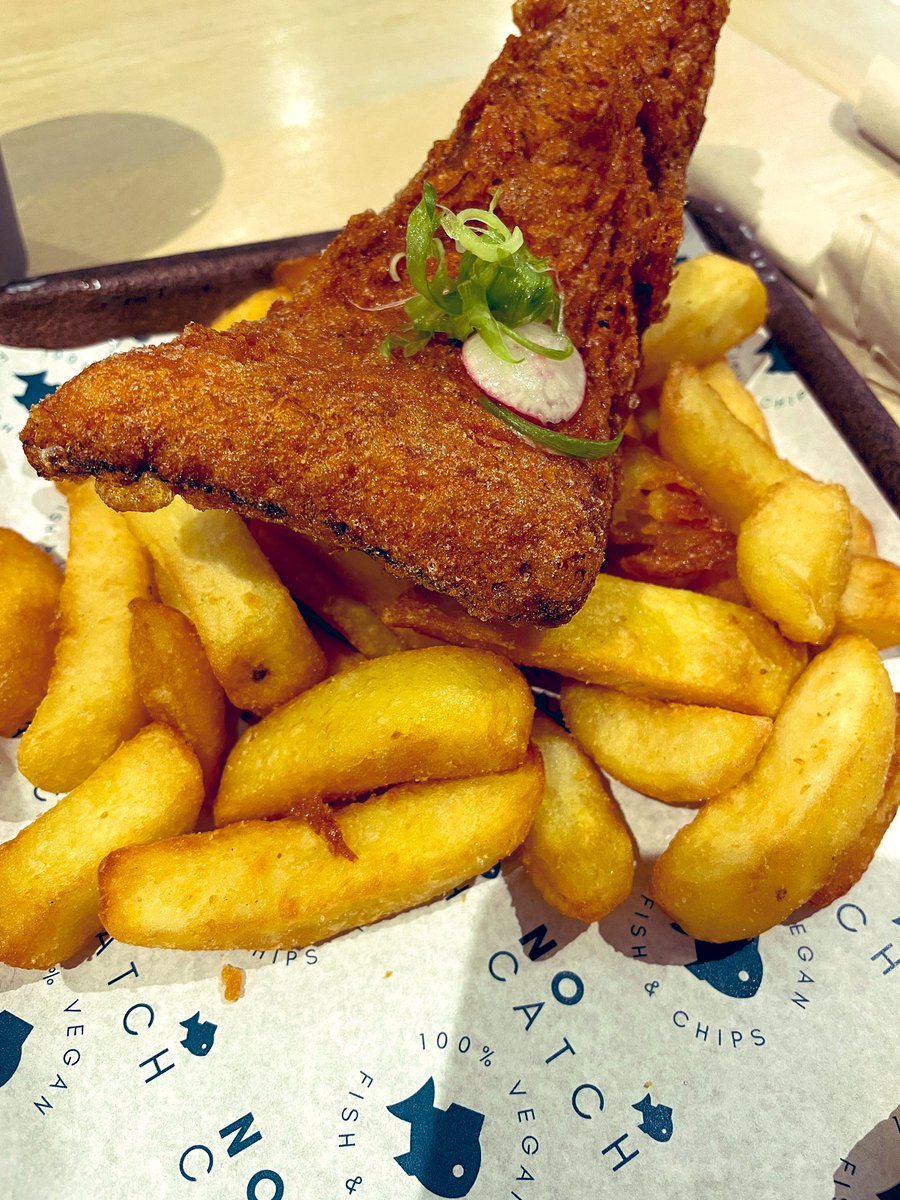 AlisonBurnsJazz's tweet image. Well I haven’t eaten meat or FISH for 34 years and today EVERYTHING changed! This #vegan fish is a total game changer! #NoCatch  vegan fish &amp;amp; chips! Unbelievable! #Brighton #TheNoCatchCo