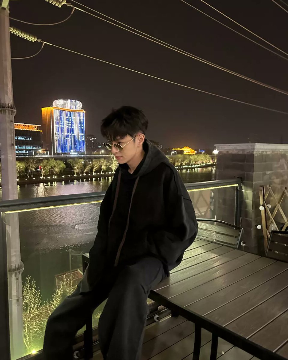 KuanHongPH's tweet photo. [PHOTO] 032823
官鴻Kuan's Update

Look at me 🕶️

#DarrenChen 
#guanhong 
#官鸿 https://t.co/okfjYDng9M