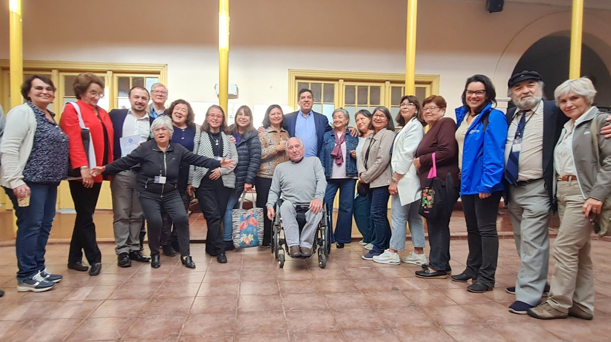 MTTValparaiso's tweet photo. #AgendaMTT 🗓 | El SeremiTT Benigno Retamal participó en la entrega de resultados de la encuesta de @Observadores22 sobre maltrato a personas mayores en el transporte público #VinadelMar, agradeciendo su aporte para avanzar hacia un nuevo y mejor sistema de TP en #GranValparaiso https://t.co/RPxNjG50qQ