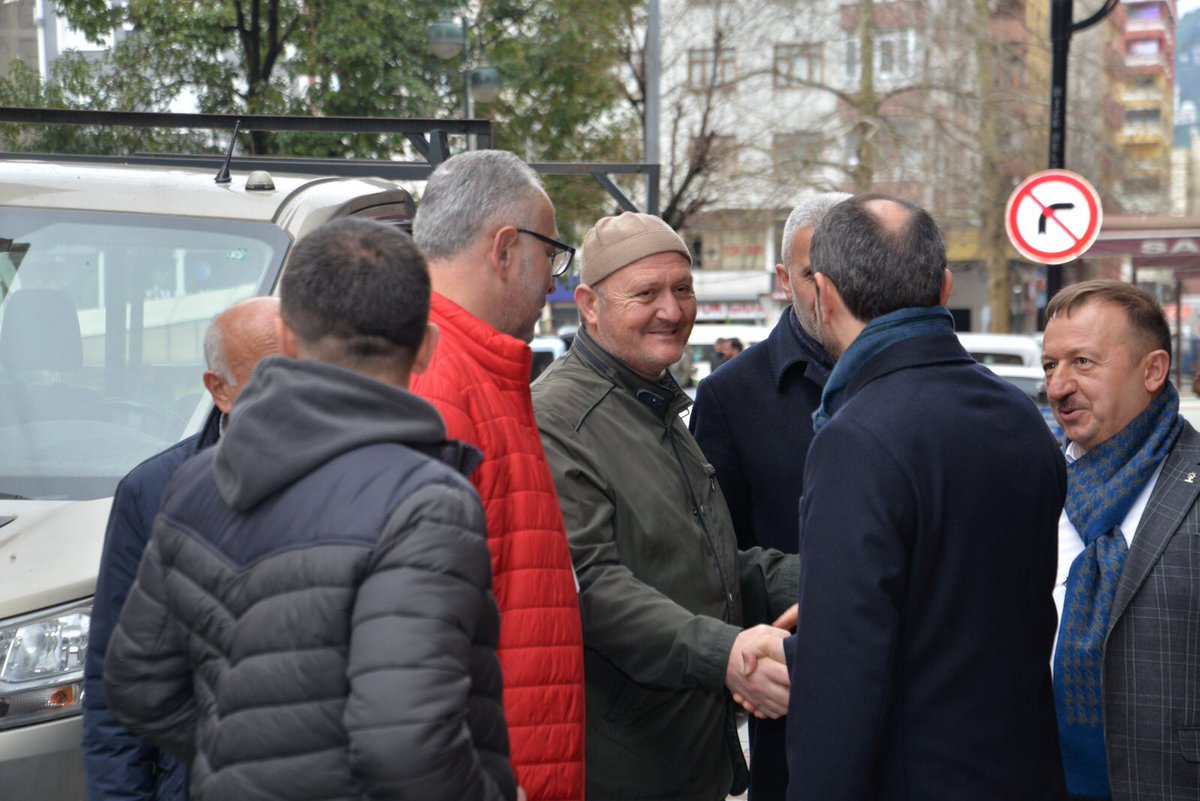 Kıymetli esnaf kardeşlerimizi ziyaret etmeye devam ediyoruz. Sahadan, sokaktan aldığımız enerji bizleri ziyadesiyle mutlu ediyor, bütün esnaflarımız için helalinden bol kazanç ve bereket diliyorum.

#rize #akparti #TürkiyeYüzyılı
<a href="/RTErdogan/">Recep Tayyip Erdoğan</a> <a href="/Akparti/">AK Parti</a> <a href="/AKGMTeskilat/">AK Parti Teşkilat Başkanlığı</a>