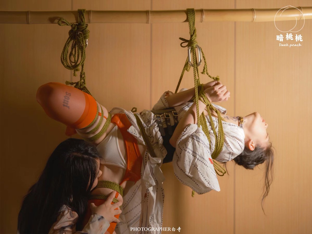 DOGI_dogidogi's tweet photo. 🍃在春天游泳～🌸

R：@Mosaiccat1🐱

P：@whiteplace_1

⛩️：@darkpeachhhh

#shibari   #绳缚 https://t.co/7R2K1thpxH