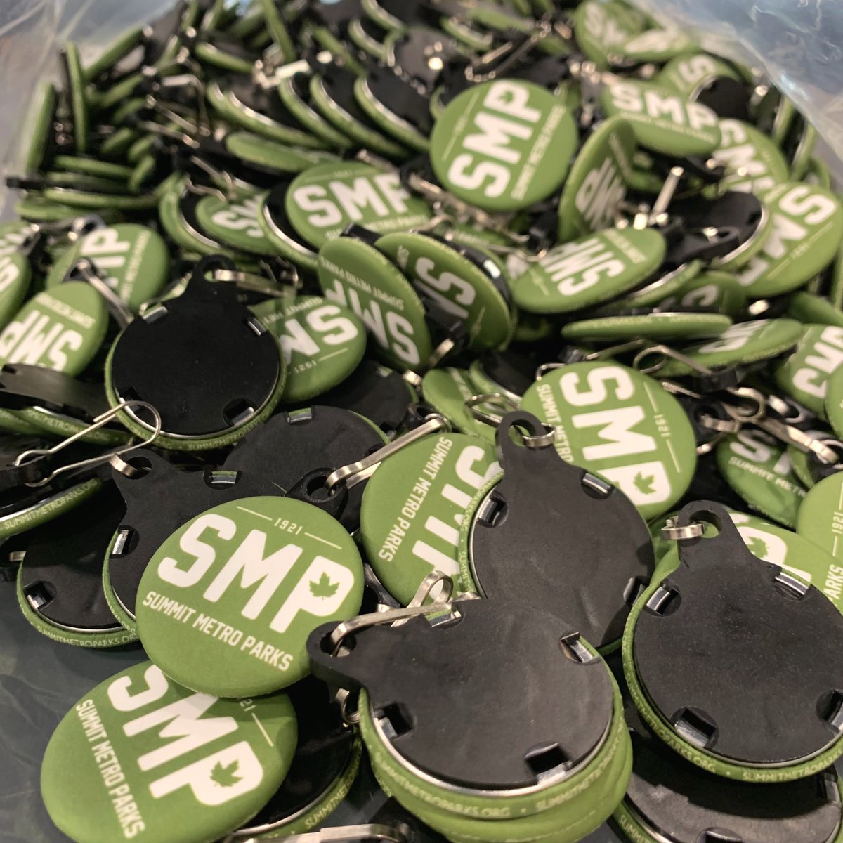PureButtons's tweet photo. 1.25" zipper pulls utilizing our soft touch matte finish. These are for @metro_parks
#custombuttons #purebuttons #madeinohio #customzipperpulls https://t.co/1aDp4l4mMu