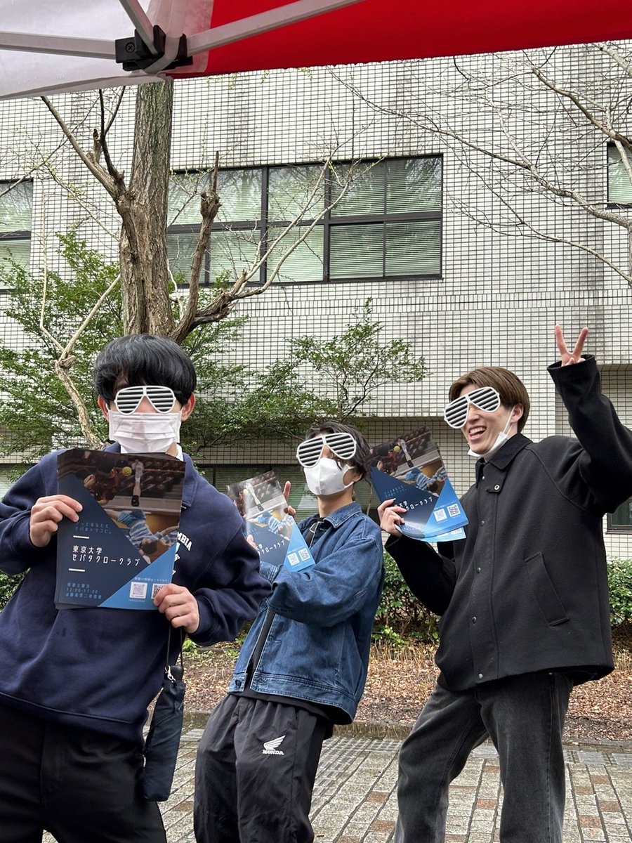 ut_sepak_takraw's tweet photo. テント列1日目ありがとうございました！多少強引に勧誘してしまったかもしれませんがお許しください笑😂

明日は文系の方々、13号館に入る前辺りでお待ちしております！！

#春から東大　#セパタクロー　#東大新歓2023 　#東大サークル https://t.co/J3dUXQNZhi