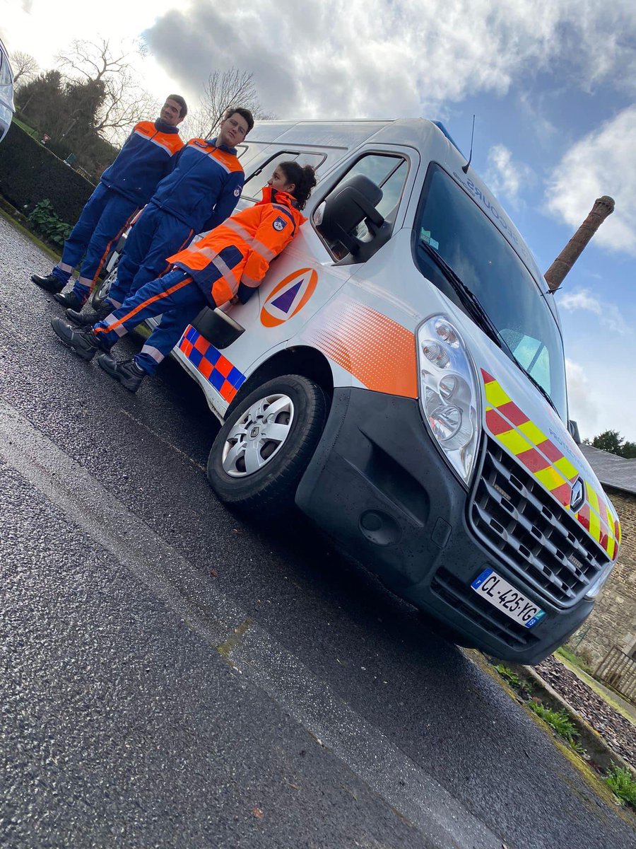 ADPC50's tweet photo. [DPS] Ce dimanche avait lieu un Trail à Sourdeval 🏃

Quatre de nos secouristes étaient présents de 9h à 13h pour assurer la sécurité de nos coureurs ! 🚨

Pour nous rejoindre : ⬇
https://t.co/FeeOL9HsIj

📸 A. Lepoittevin

🟠🔵 https://t.co/baOnYKlIlk