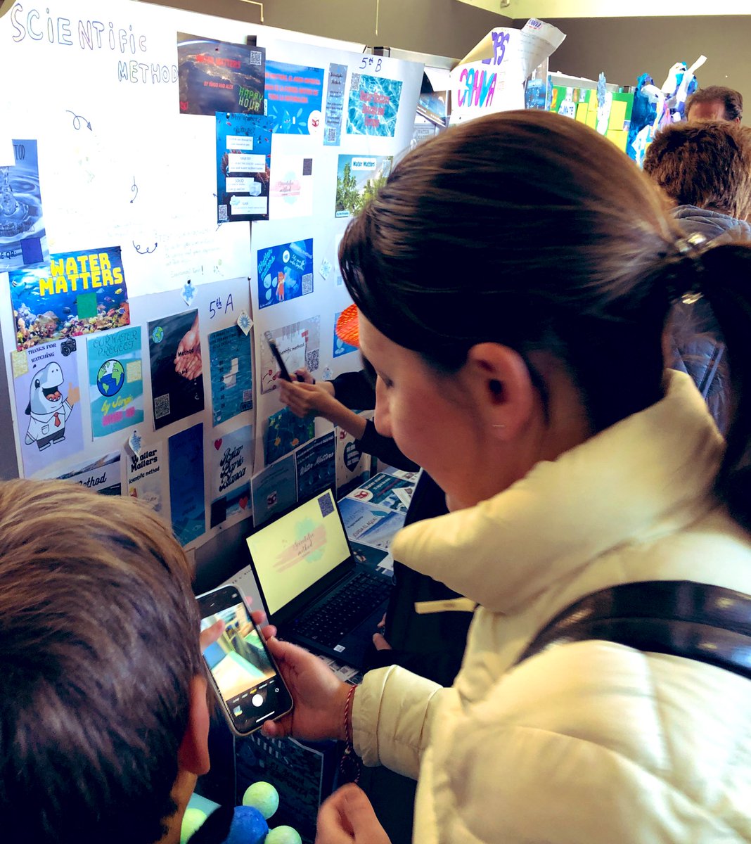 CEIPSOPPA's tweet photo. Segundo día💧XIV SEMANA CULTURAL @CEIPSOPPA #pozuelo bajo el lema “Water Matters, el agua importa” @EUErasmusPlus @sepiegob Presentaciones, experimentos, actividades al aire libre, charlas Ted, desayunos en familia, vamos más allá con códigos QR 💯 ilusión https://t.co/7gw1mrCEc8
