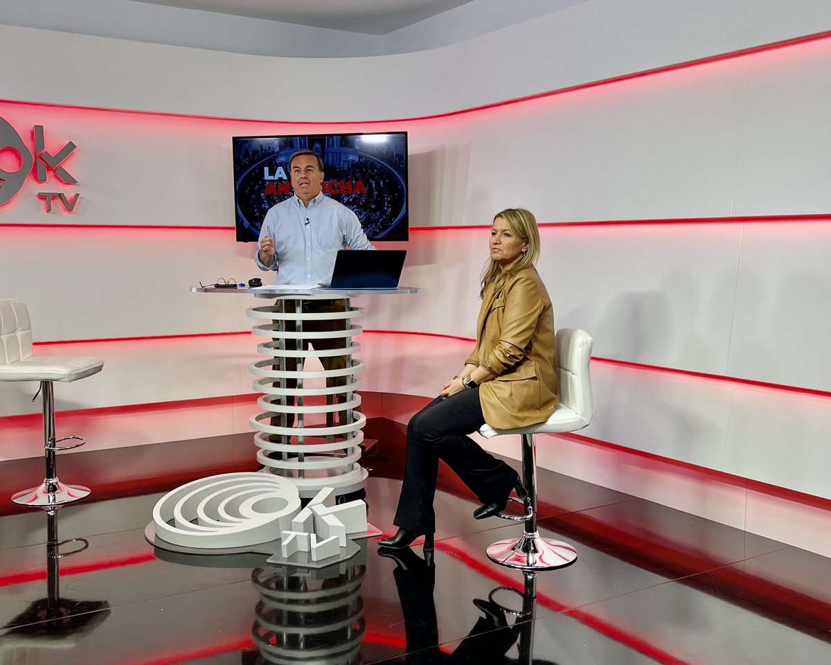 PareraEva's tweet photo. Ronda de entrevistas en medios de comunicación en Madrid. 

No me molesta que me comparen con Ayuso, una mujer valiente a la que admiro. https://t.co/SlpKoDpY3I