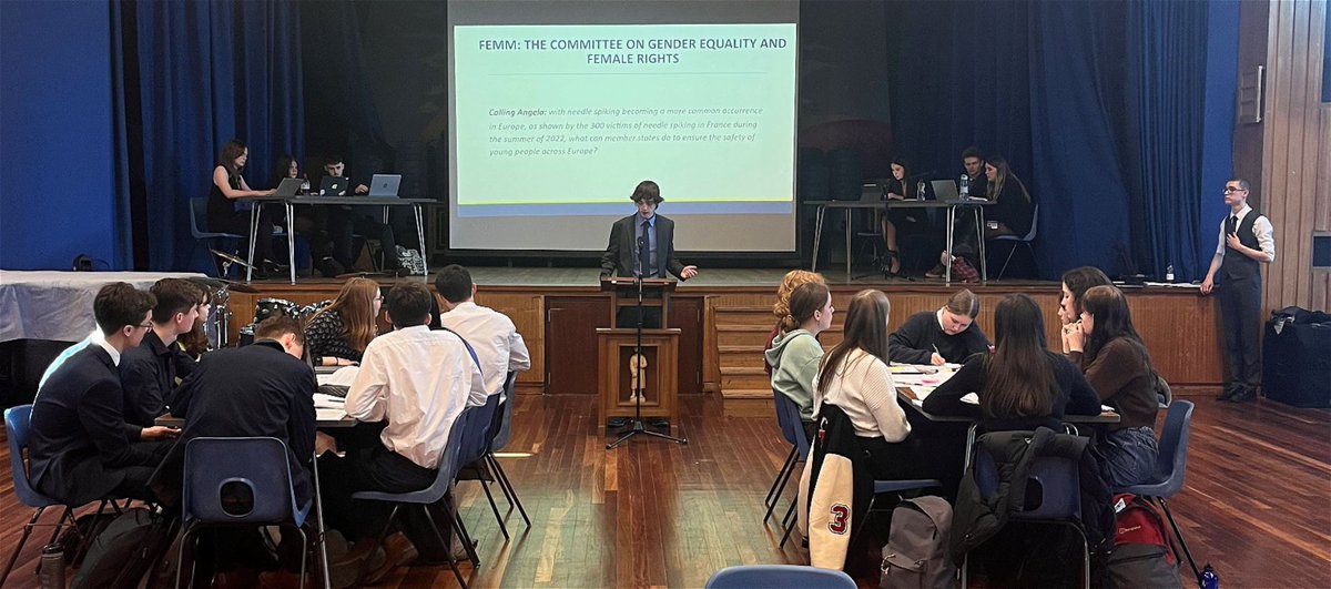 Latest news: Senior Debate team wins South West European Youth Parliament Debate Final and progresses to National EYP Final in Liverpool later this year. #STRS  strschool.co.uk/news/Senior-De…