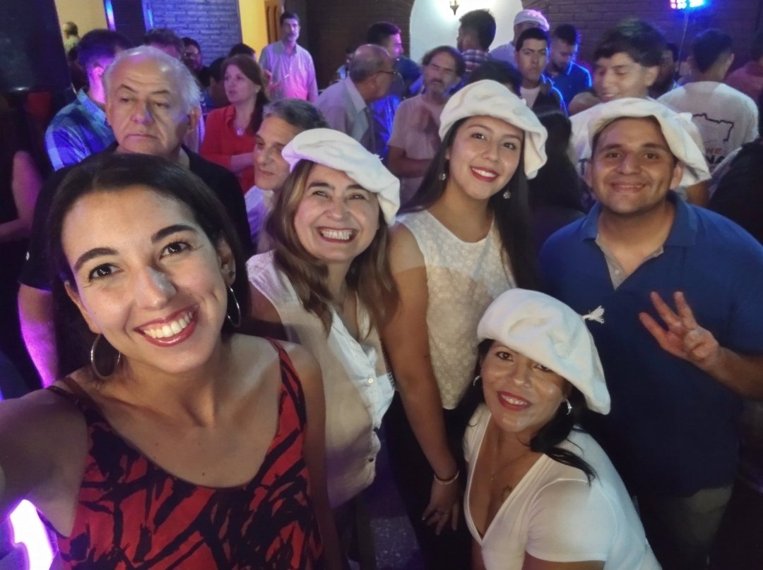 BeelAhumada's tweet photo. Gran inauguración de La Casa del Encuentro. Un lugar para que, junto a los @boinablancaucr y a @ArielGarciaUCR trabajemos por la provincia que merecemos! #ElCambioesRadical https://t.co/1efkBkc7Yj