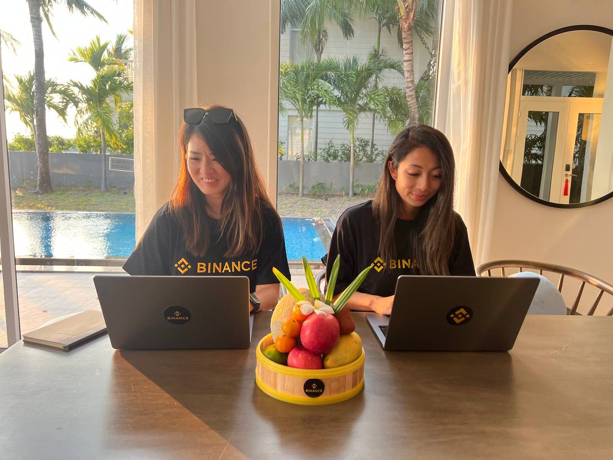 binance's tweet photo. Introducing #BinanceCampus 🎓

A first-of-its-kind event, in which we've invited 75 leading online crypto educators from the APAC region to enjoy comprehensive training sessions on industry insights, #Binance products, and more.

Stay tuned as we’ll be sharing all the action 🫡 https://t.co/wVt6gZislW