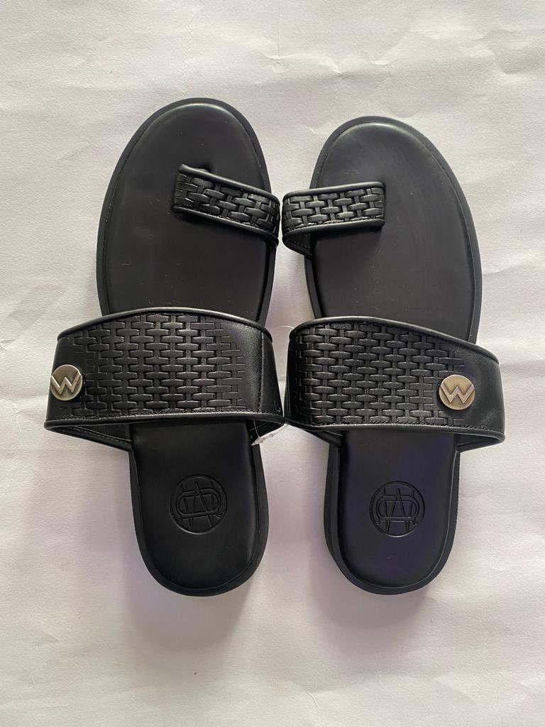 Waspapping_'s tweet photo. Come and buy your foreign Eid Shoes from me, guys 

15k only 

Kindly help me retweet https://t.co/2J42qhYyXt