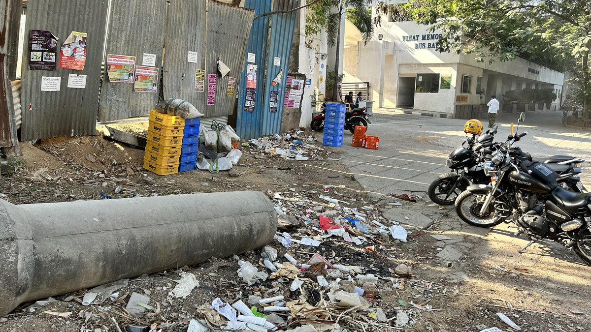 sunilCreddy's tweet photo. Dear @KTRBRS sir, 1. 1000 families with 3000 residents suffering from a neighbouring open drain within residential college. 2. Too many adjacent encroachments leaving waste on roads. Please help us in fixing these permanently and saving hundreds of children from dreadful fevers. https://t.co/5OjXZP7ck2