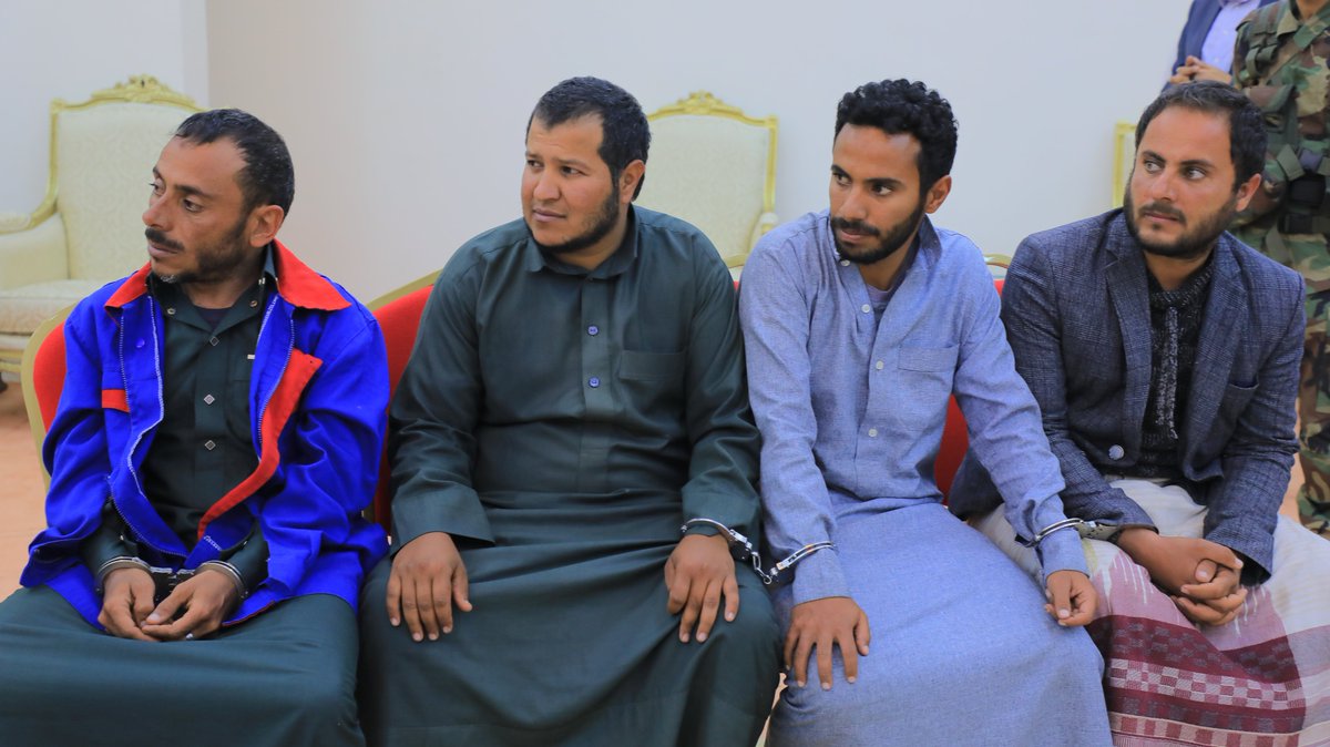 #الرئيس_المشاط يلتقي والد الطفل الذي اعتدى عليه جندي في البلدية

[06 رمضان 1444هـ] صنعاء - سبأ :

التقى فخامة المشير الركن مهدي المشاط رئيس المجلس السياسي الأعلى اليوم، محافظ صنعاء عبدالباسط الهادي، ونائب وزير الأشغال المهندس محمد الذاري ومدير أمن صنعاء، ومدير أمن الأمانة، ومدير