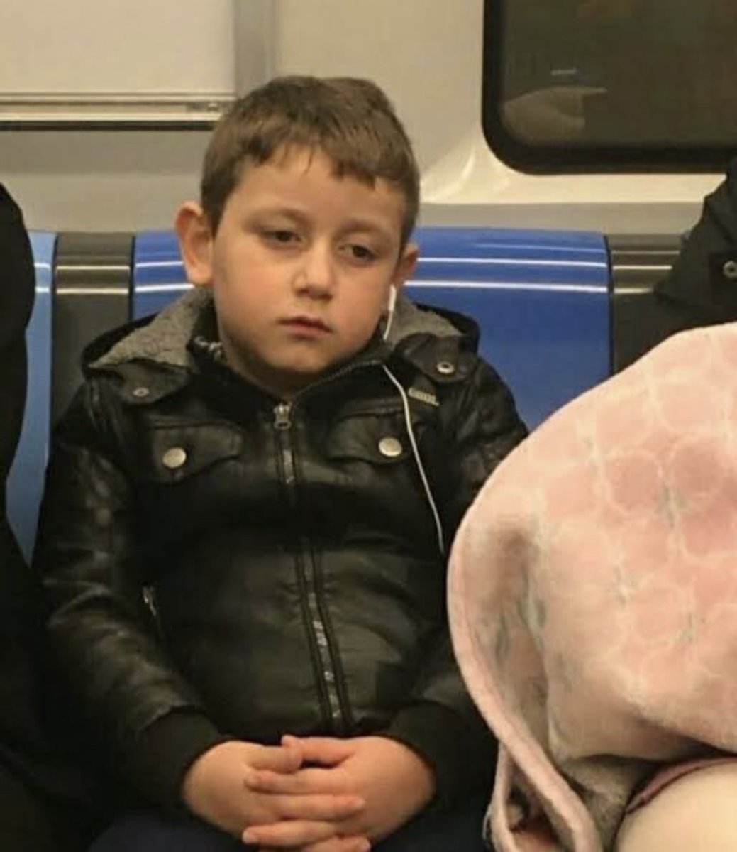 contextarabesk's tweet photo. nobody; lvbelC5’in yeni şarkısı çok iyi
me; https://t.co/S1lNZkZ4AT