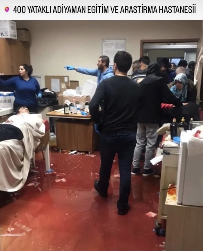 Bu maddelere imza atanlar hiç böyle kan gölünde çalışmışlar mıdır? 

Sanmam!

#doktorluktanmenyasasınahayır